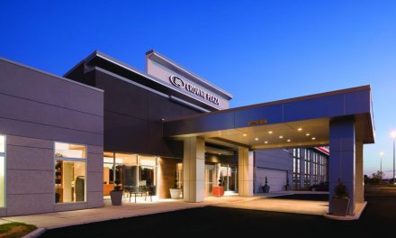 Make Accommodations for Your Reunion at Crowne Plaza in Burr Ridge, Illinois