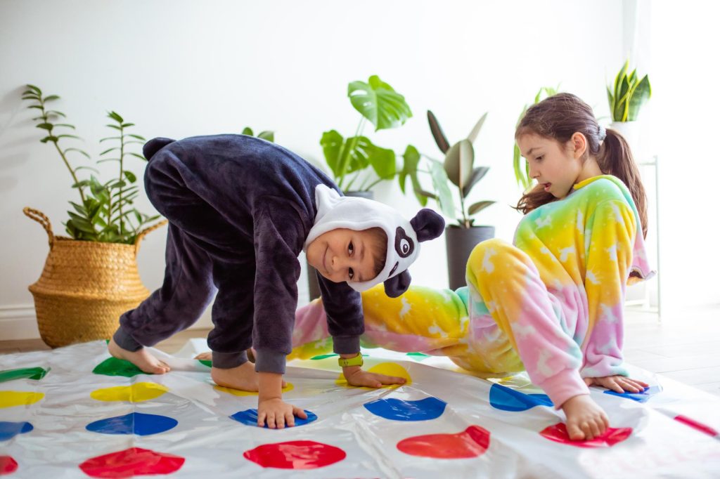  Children playing Twister. Photo credit Freepik