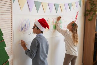 Kids Christmas decor for the walls. Photo credit Freepik